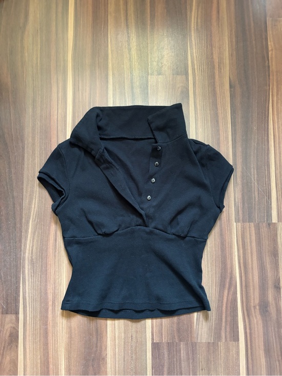 Tops - Black Short Sleeve Polo-Style Fitted Top